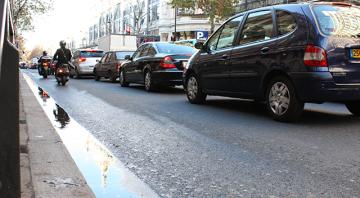 Visuel d'une rue avec des voitures